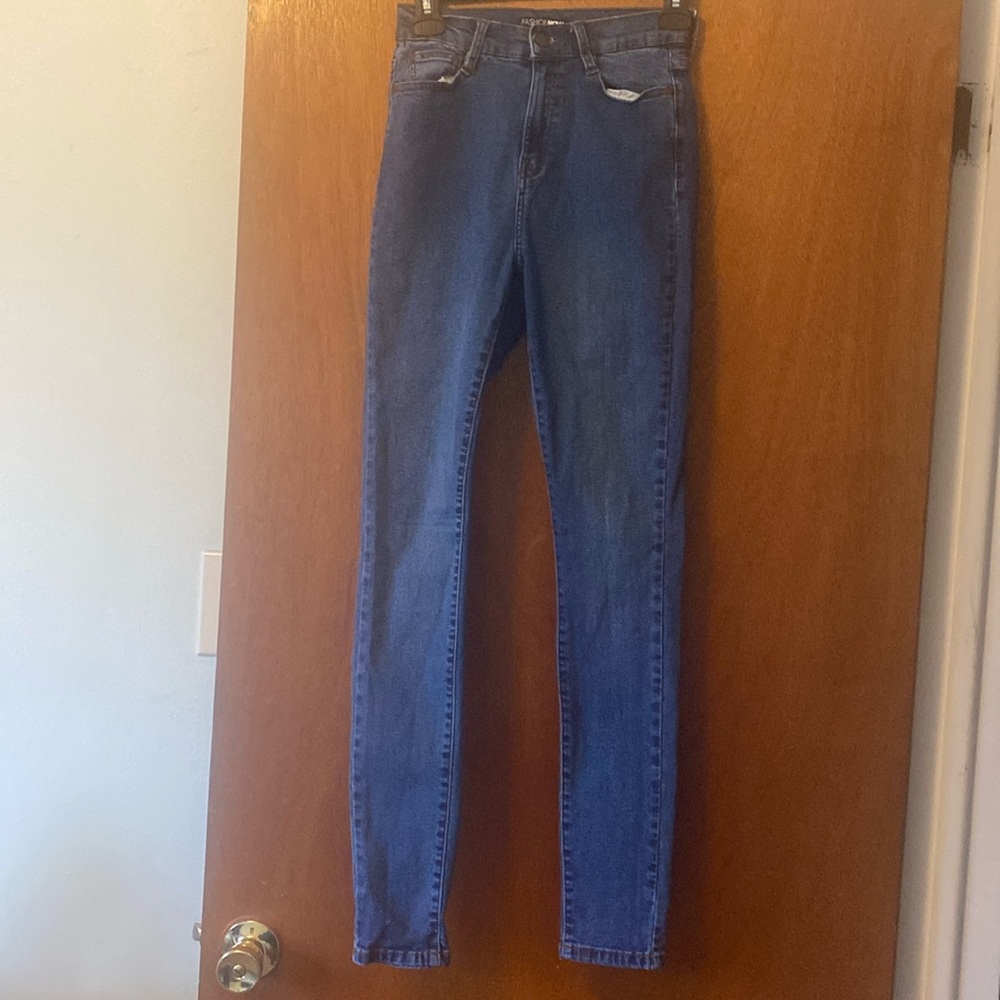 Fashion Nova Size 3 Junior Skinny Jeans.